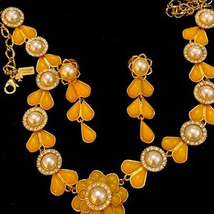 Yellow and pearl crystal necklace